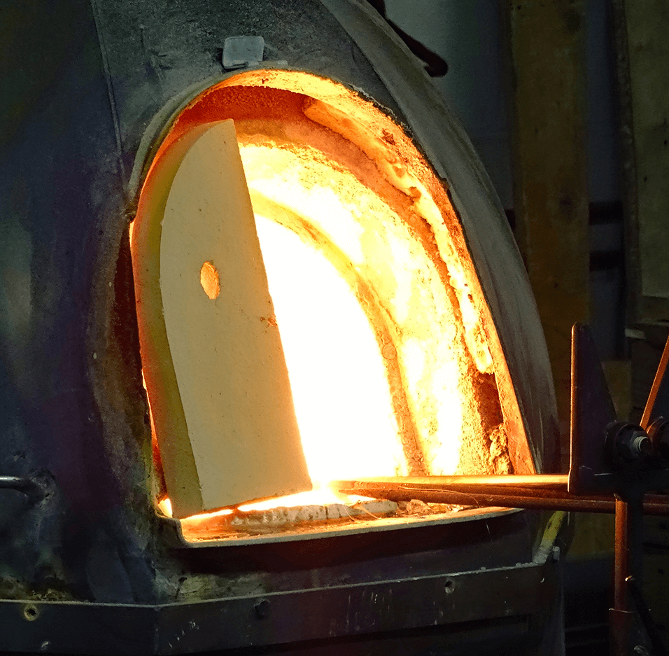 Open melting furnace for flat glass production